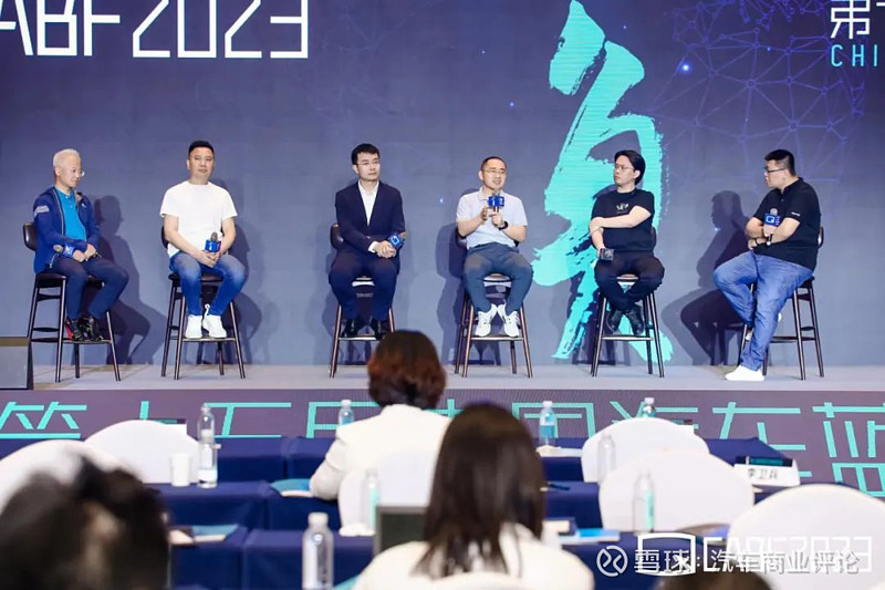 撰文 / 周 洲编辑 / 刘宝华设计 / 琚 佳对于越来越简约的汽车内饰