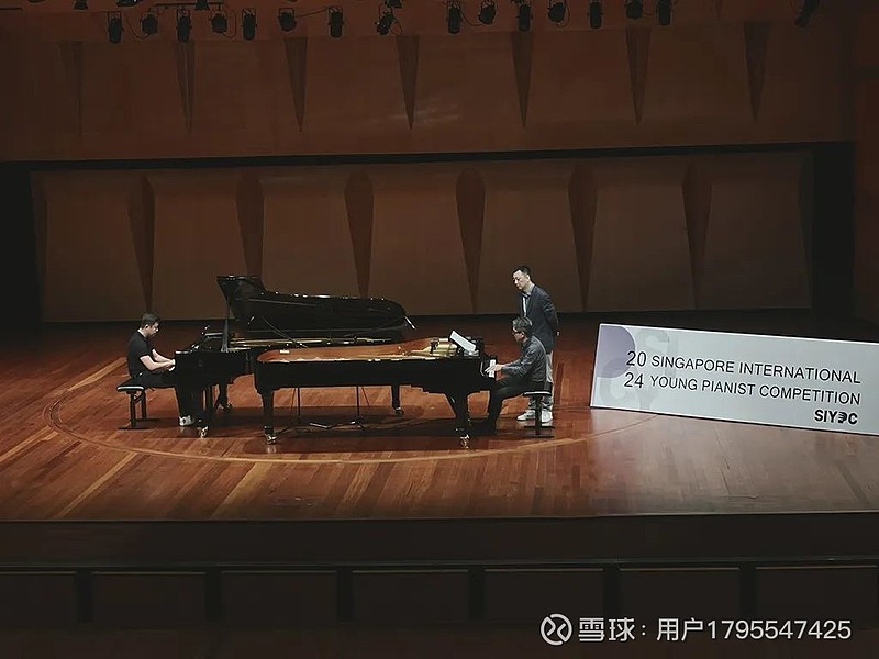 弹钢琴的第三只手