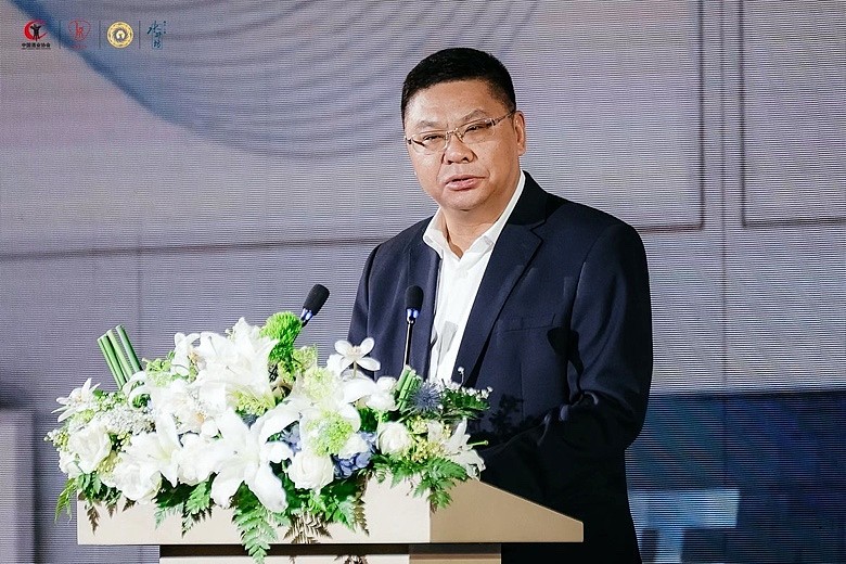 (邛崃市委副书记,市长王德彰)水井坊首席数字与创意官周苑忻致辞时