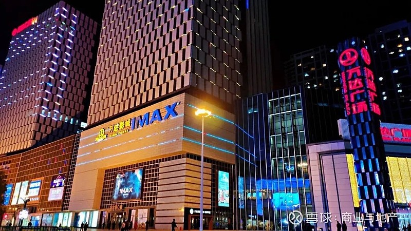 2010年,天津真正意义上的第一座购物中心河东万达广场正式开业.