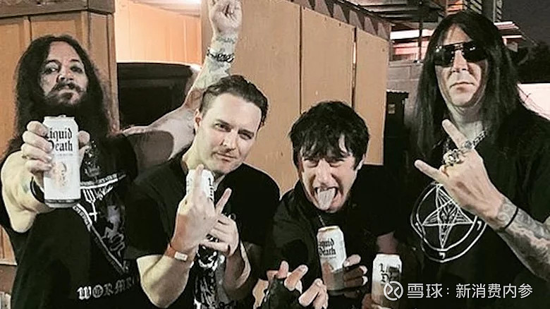 它先是拿下了演唱会,纹身店,滑板店等特殊渠道,并火速席卷了小众的