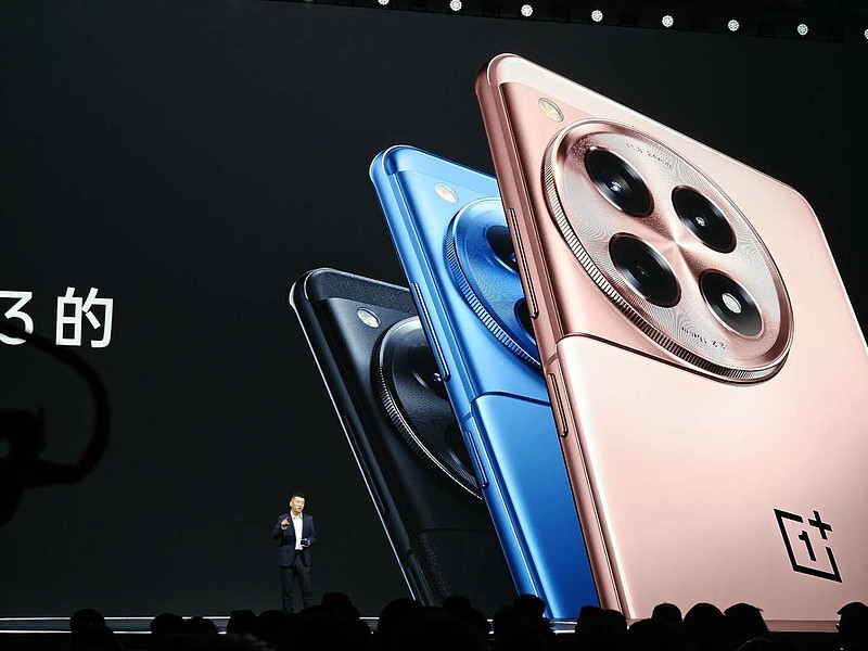 在 高通 新一代旗舰移动平台骁龙8s gen 3发布会上,小米总裁卢伟冰