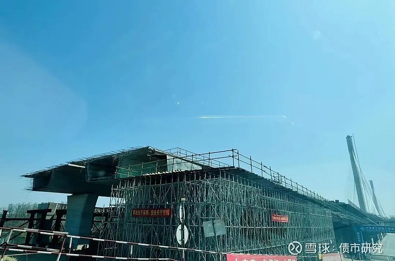 停工两年的杨梅洲大桥,已经处于施工状态.