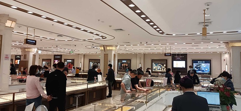 一看菜百就在附近,就顺带来了——中国黄金第一店北京菜市口百货股份