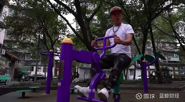 就这样一个普通的健骑机一夜之间化身成都迪士尼,成为2024年最抽象的