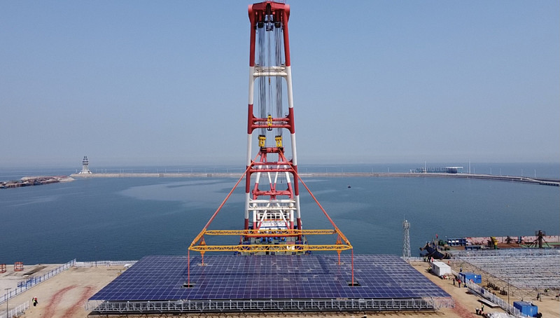 硬实力中广核招远400mw海上光伏项目首套上部支架完成安装