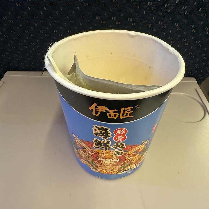 $ 动车上不知名的泡面 18块 买的都是像我这样的冤大头吧 - 雪球