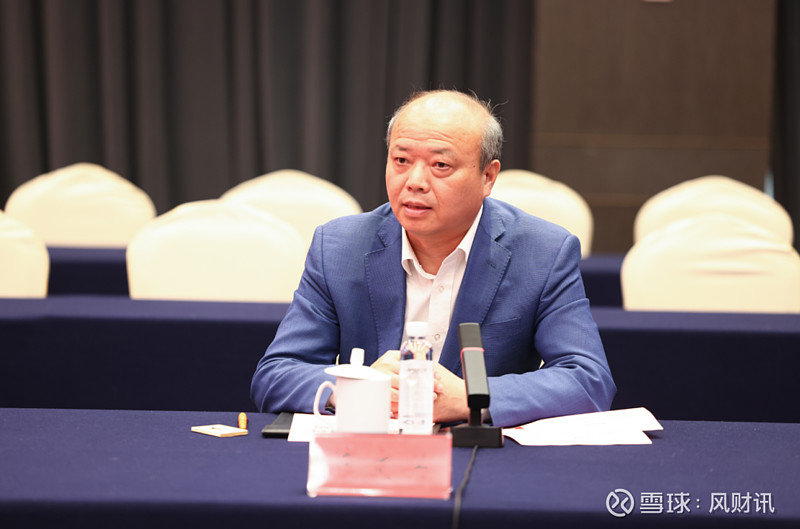 会上共同观看了开发区宣传视频,杭二中白马湖教育集团总校长周虹介绍