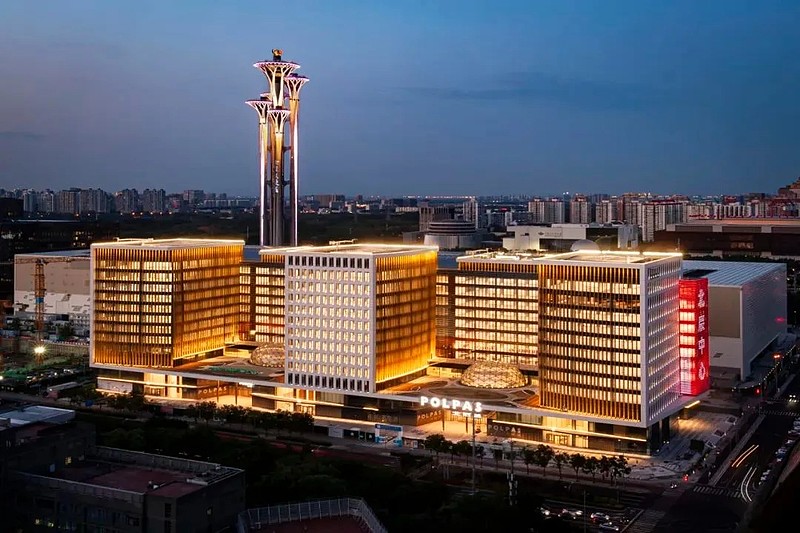 北辰中心公号)北辰中心位于鸟巢,水立方以北,毗邻奥林匹克森林公园,地
