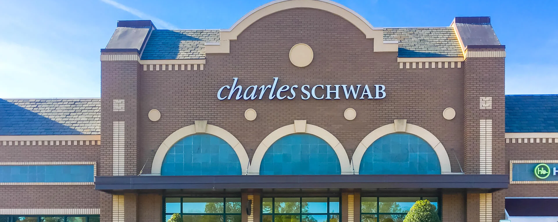 嘉信国际：一个聪明的财富管理大玩家前言嘉信国际（Charles Schwab Corporation）$嘉信理财(SCHW)$  是美国最大的独立投资公司，...