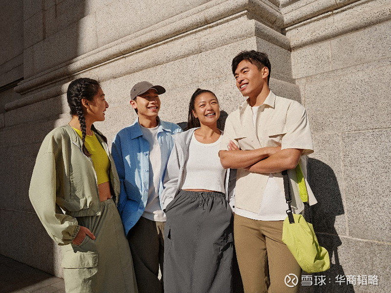 UR时尚大秀，逐渐让世界看到中国 穿越周期的品牌生命力。 文 | 华商韬略 王寒 这场别开生面的时尚大秀，是UR站在中国品牌的阵地上，面向世界 ...