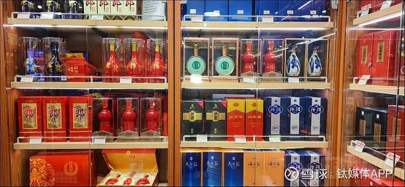 白酒内卷下的重金营销,"硬蹭"流量屡屡翻车|行业风向标