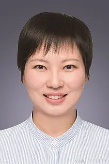 部长童一明宣读了任免决定:孙益红同志兼任复旦中山厦门医院院长,樊嘉