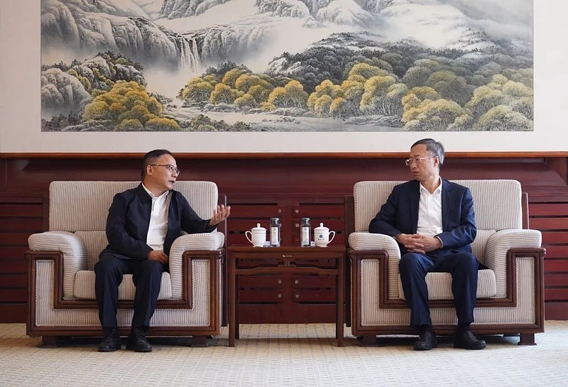 中铁九局与辽宁大学举行会谈