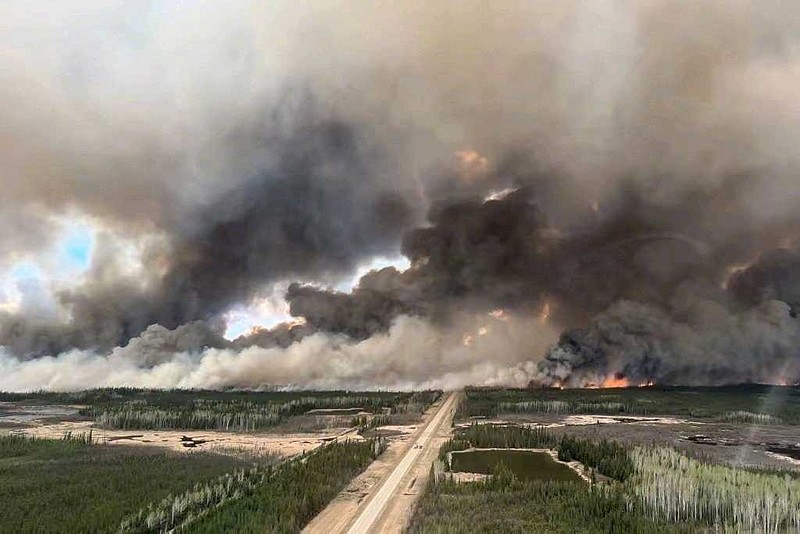 加拿大山火又爆发了。老潘又可以