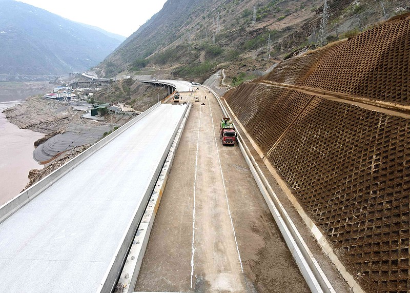 g4216沿江高速公路金宁段首段路基交工验收