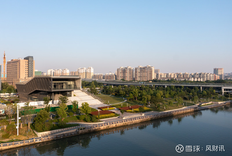 杭璟府对岸的大运河音乐公园(祝立铭/摄)杭璟府南侧的运河湾水街(祝立