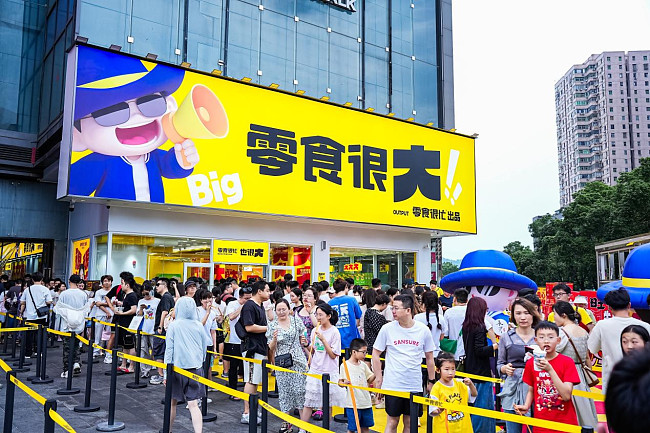 鸣鸣很忙全国门店破万家,零食业竞争白热化