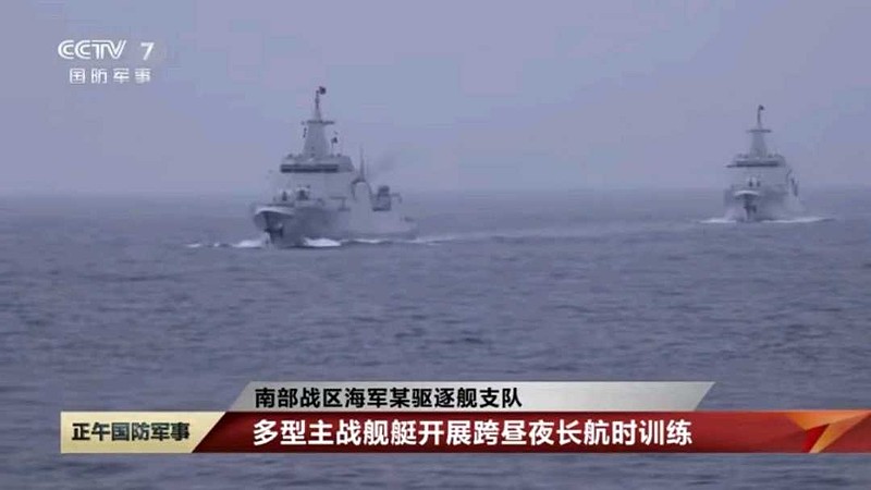 近日,万吨大驱咸阳舰,遵义舰,延安舰齐聚南海海域,与海口舰等主战