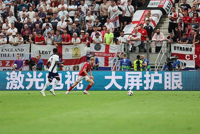 硬控全球球迷2分钟！这个中国黑科技，成了欧洲杯最大显眼包-锋巢网