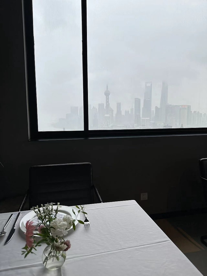 上海大雨，小胖子遥望外白渡桥，