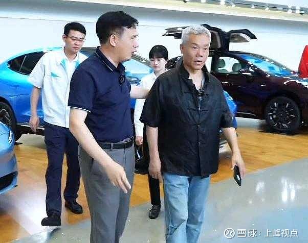 司马南的流量很大，他在争议跟他