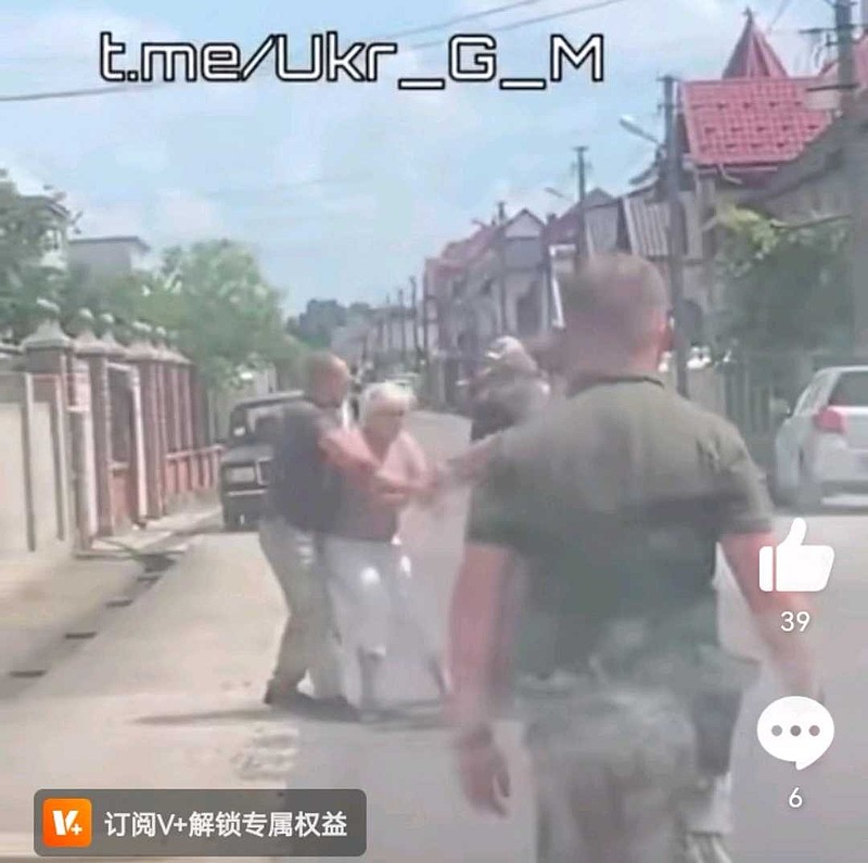 乌克兰抓丁队，开始在街上抓女人