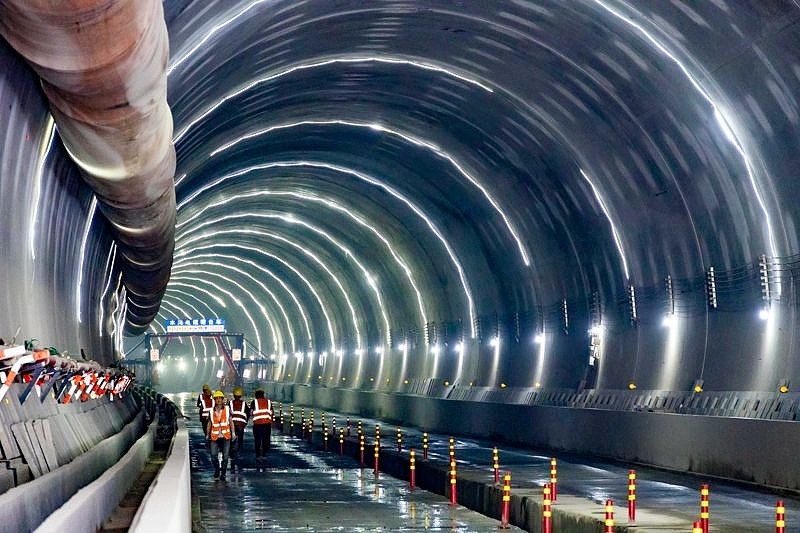 襄荆铁路最长隧道——刘家岗隧道顺利贯通