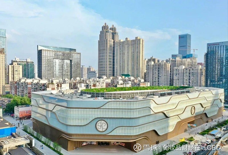 “全球店王”SKP落户武汉，150+美妆品牌搅动风云 继北京、西安和成都之后，北京华联集团全国第四座SKP落子武汉。自2021年5月北京华联 ...