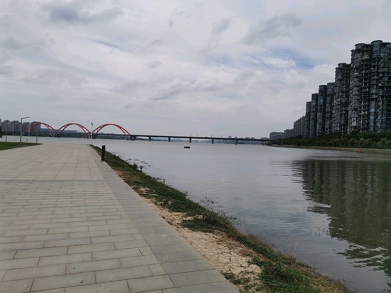 捞刀河汇入湘江的入口，右边密密