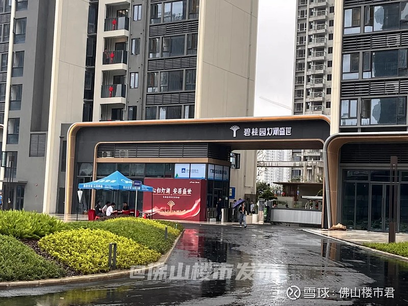 作为千灯湖旧改首个旧改项目,碧桂园灯湖盛世首开不到半年就卖光,时隔