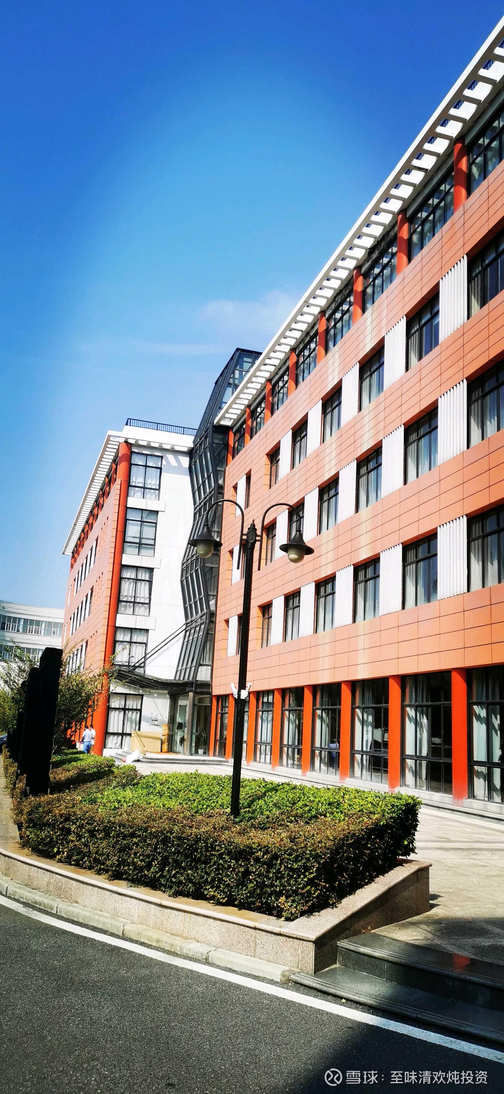 10大抱团养老型高股息龙头股息收益是股票投资者的重要利润和现金流来源之一，优质蓝筹高股息龙头股低估买入就是