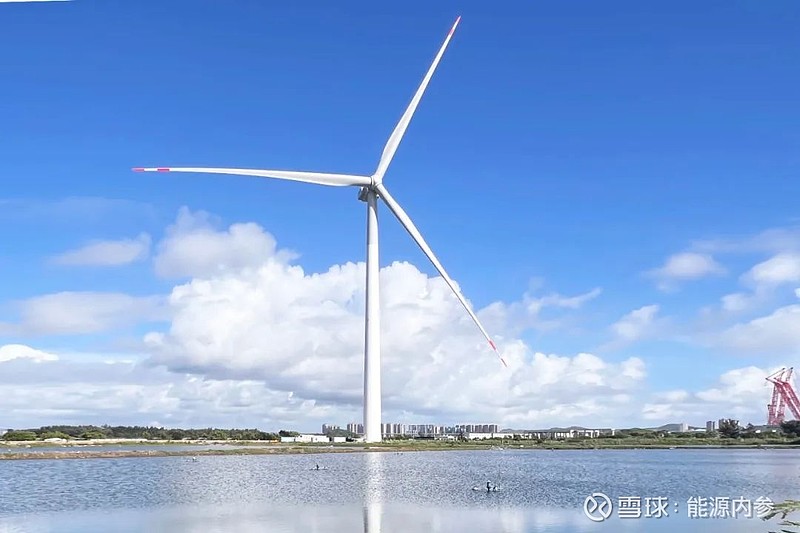 26mw风机来了 10月12日，由 东方电气 集团研制的拥有完全自主知识产权的全球最大的26兆瓦级海上风力发电机组在福建省福清市海上风电产 