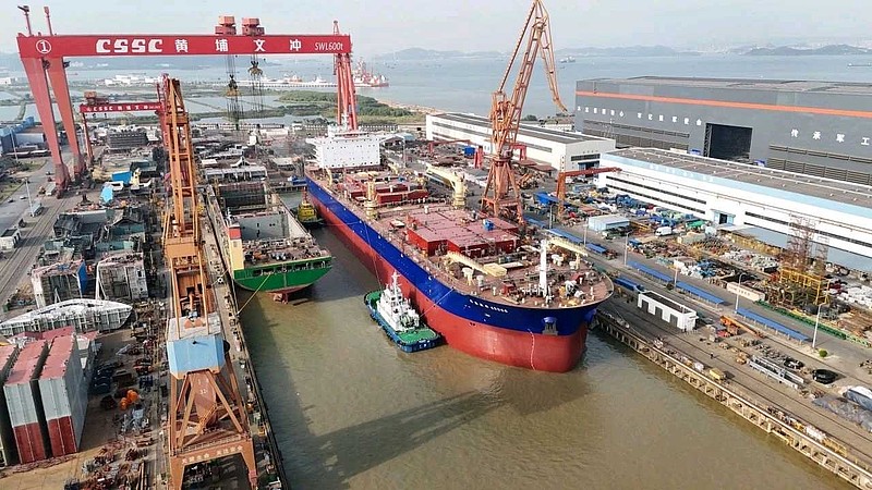 12月17日,中国船舶集团旗下黄埔文冲为大百汇实业集团有限公司批量建造的10万吨级深远海大型智能养殖工船首制船顺利出坞。... - 雪球