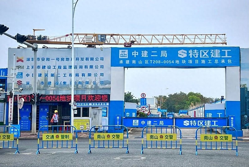 兴业银行66亿元买楼后,其他命运坎坷的深超总项目现状如何? 陈跃/发自深圳 66亿元背后,是 兴业银行 对 恒大 债务重组的延续(深超总B塔 ...