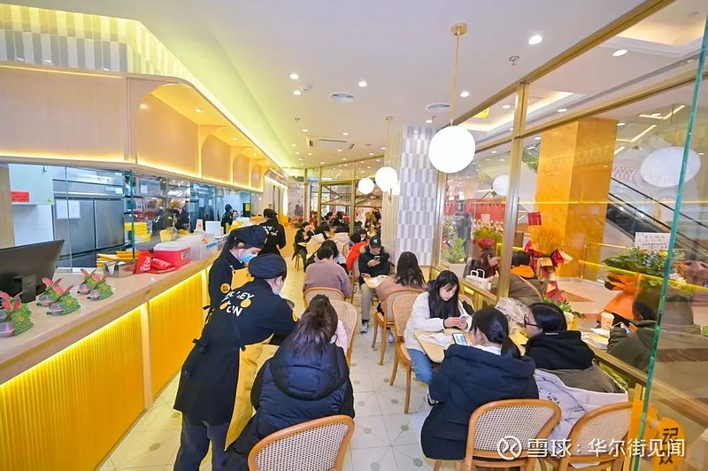 从门店到零售:满记甜品30年的“守正创新” 2025年是满记甜品成立的三十周年。 这家于上世纪九十年代成立于中国香港的老牌甜品,曾凭借榴莲班戟 ...
