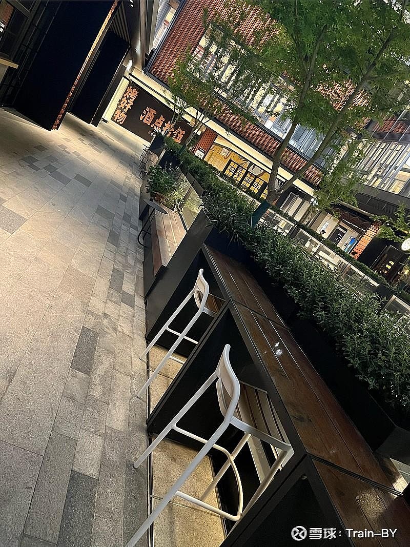 上海利园(LEE GARDENS SHANGHAI)初探 近期,笔者赴上海利园实地参观,初探了上海利园目前的营业情况和周边环境,简要思考了上海 ...