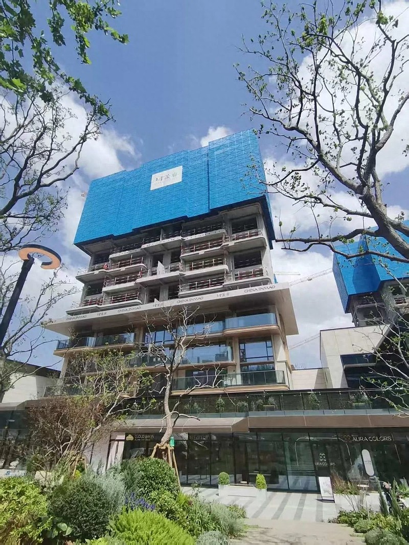豪宅摇号、刚需冷清，5月西安楼市仍在分化 一边是豪宅热销，一边是刚需降价，5月的楼市呈现出割裂的状态。整体来看，在经历了“五一”小产假的推盘 ...