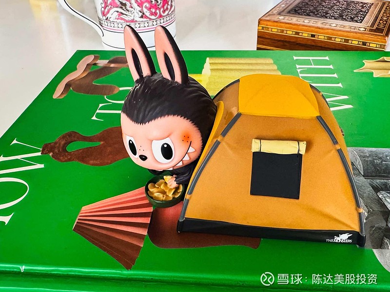 我唯一有的一个Labubu，这可是老物件，2020年的限定版吊卡。好像是哪次节日，端午中秋之类， 泡泡玛特 公司送的小礼... - 雪球