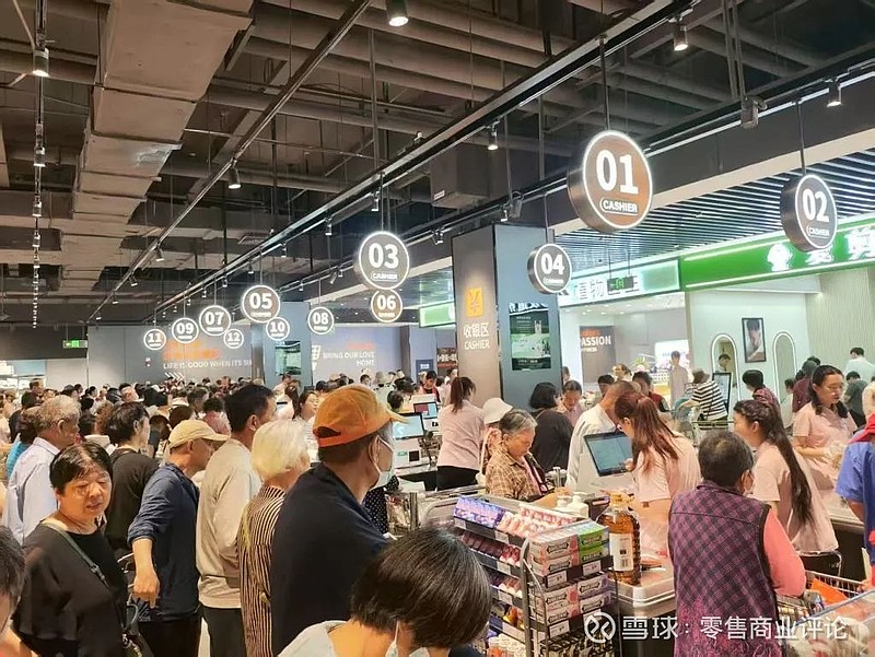 永辉超市“胖改”百店,看超市调改“内核” 一个工作日下午,位于石景山区喜隆多购物中心二层的 永辉超市 客流稳定。在超市入口附近的果切区,员工正 ...