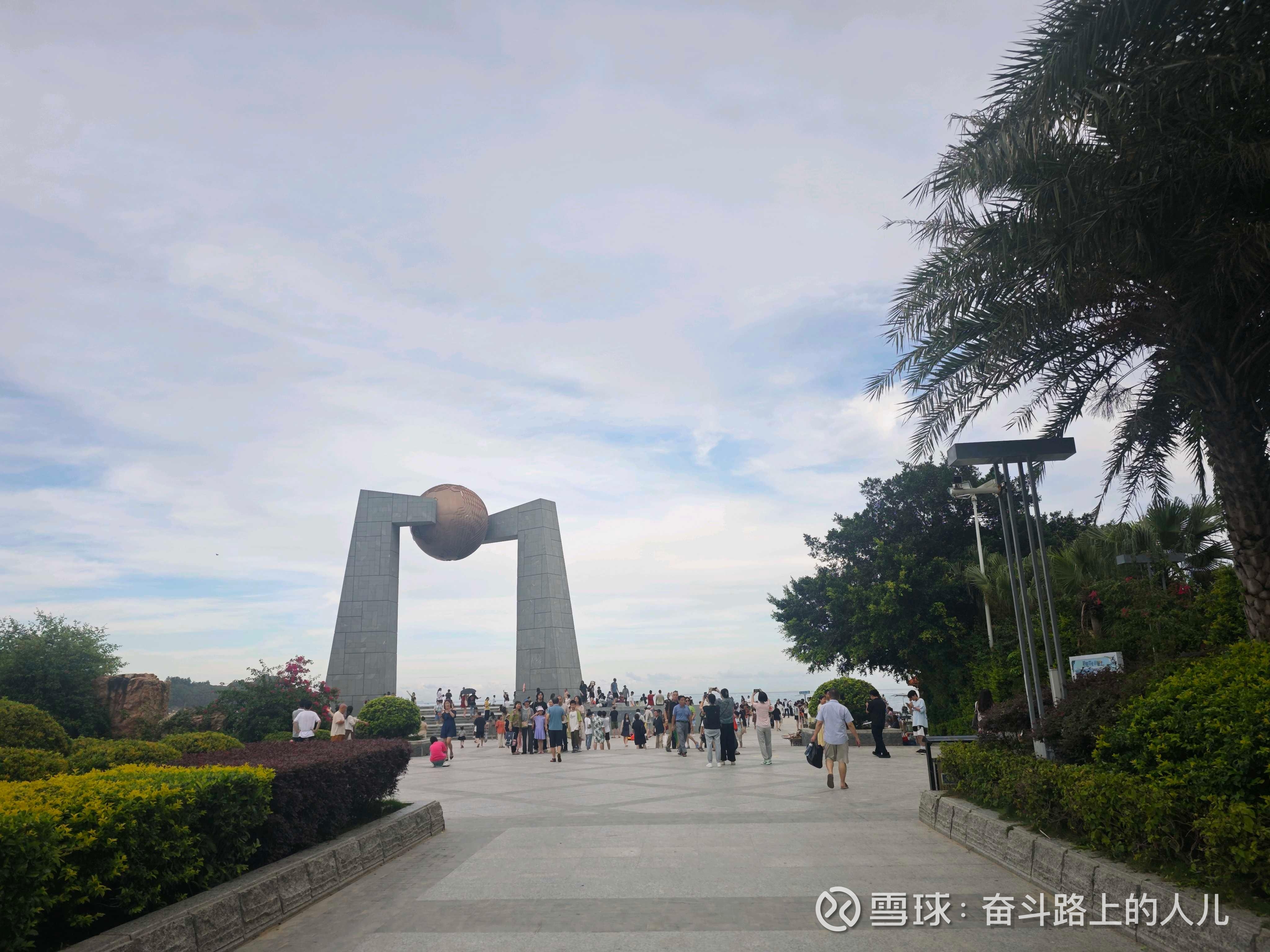 小米ai眼镜概念股龙头小米AI眼镜概念股龙头涉及多个领域： $上证指数(SH000001)$ $小米集团-W(01810)$  $小米概念(BK0611)$ 芯片领域瑞芯微：...