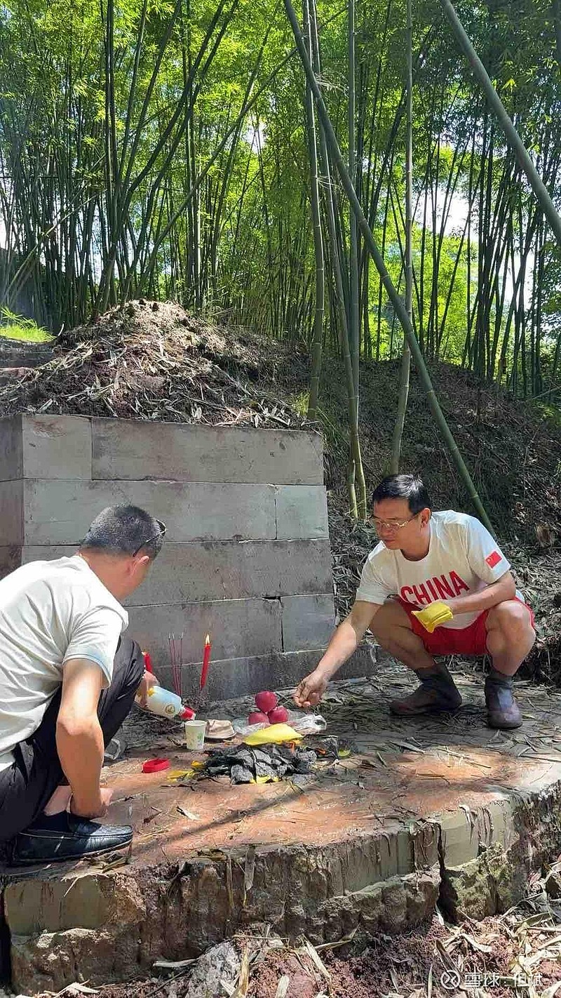 抵达门坎乡三星庙,看父亲日记,这里是成都战役国民党部队和解放军第一次战斗发生的地方。去祭拜奶奶,奶奶的墓地在山坡上,周围... - 雪球