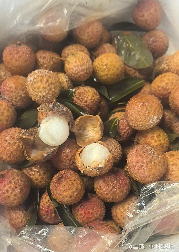 空运荔枝,顺丰无对手 鉴于今年收到过两次烂荔枝经历,开箱的时候那种烂地瓜味儿扑面而来,等待荔枝的希望,在开箱时刻变成了失望;开箱开出烂荔枝,晦 ...