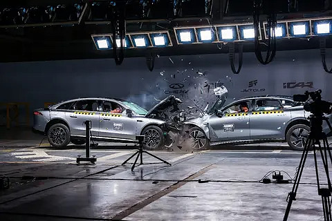 堅守安全高底線，2025奇瑞汽車安全之夜盛大啟幕-鋒巢網(wǎng)