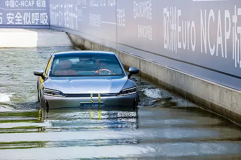 堅守安全高底線，2025奇瑞汽車安全之夜盛大啟幕-鋒巢網(wǎng)