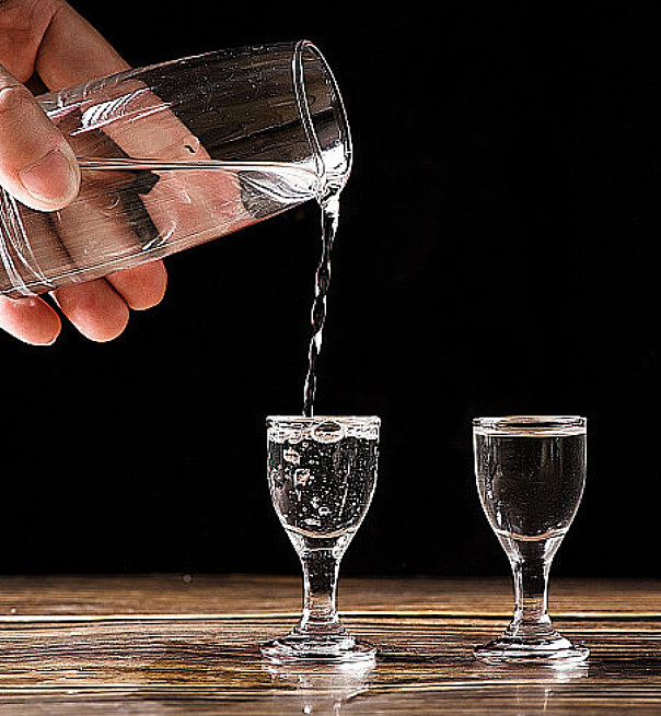 白酒股持续走强，酒鬼酒涨停