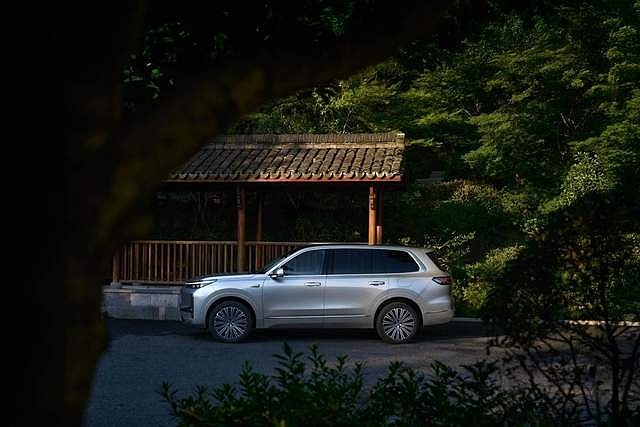 AI体系造AI汽车！限时17.38，吉利银河M9上市，开启AI出行新时代-锋巢网