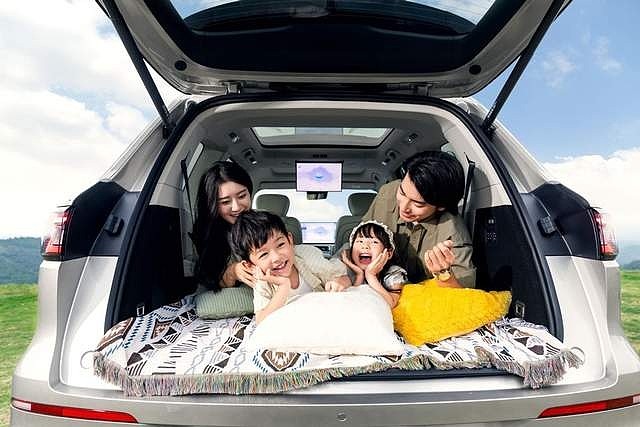 AI体系造AI汽车！限时17.38，吉利银河M9上市，开启AI出行新时代-锋巢网