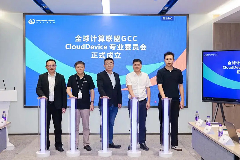 算力狂飙,万物上云 文丨阑夕历史上很多商业趋势的演进,会率先体现在那些「卖铲子」的行当上。甲骨文在9月10日股价上涨36%,创下了这家美国老 ...