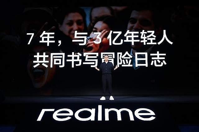 双旗舰齐发：真我GT8 Pro定价3999元起，真我GT8定价2899元起-锋巢网
